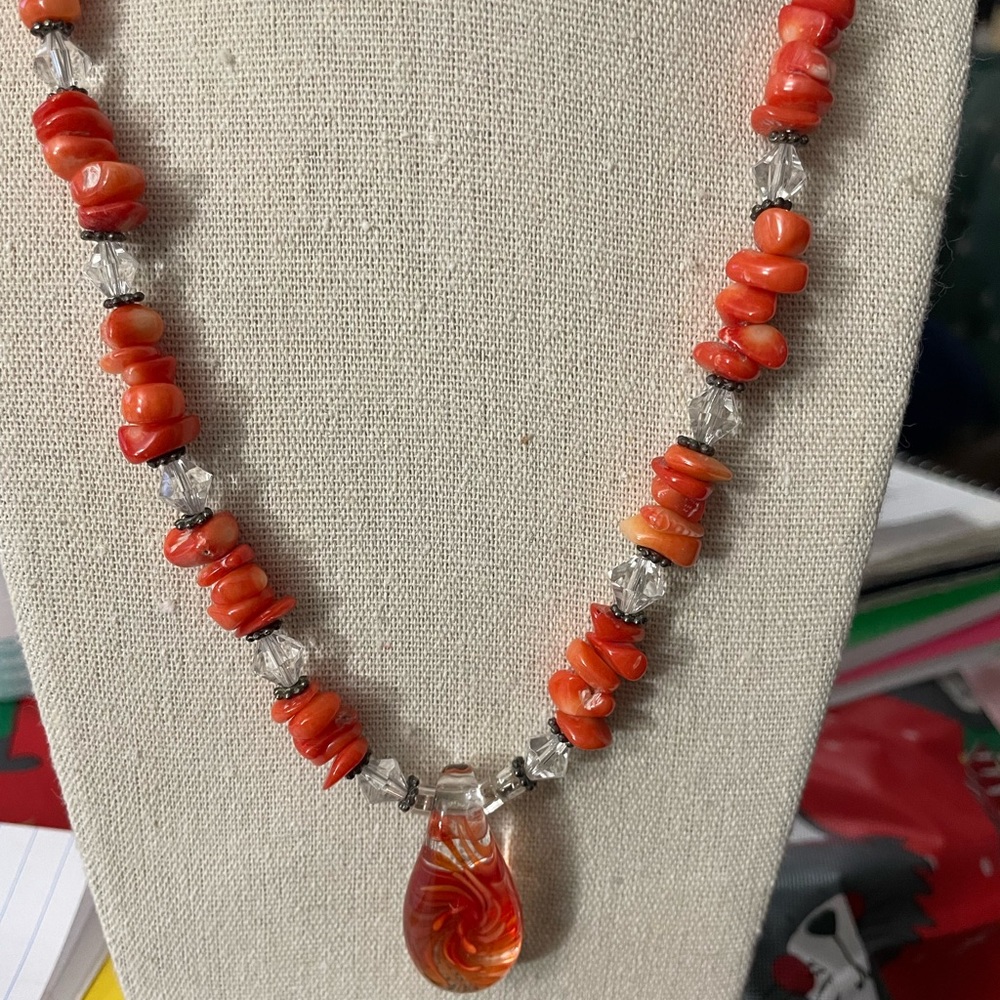 Multicolored necklace with glass pendant - Picture 2 of 8